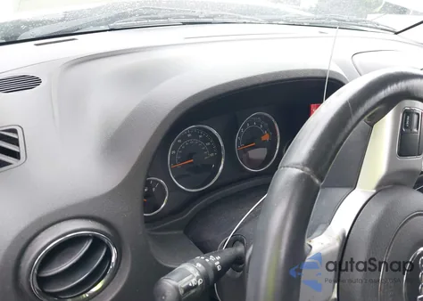 2015 Jeep Compass Latitude z USA, uszkodzony, nr VIN 1C4NJDEB2FD393389